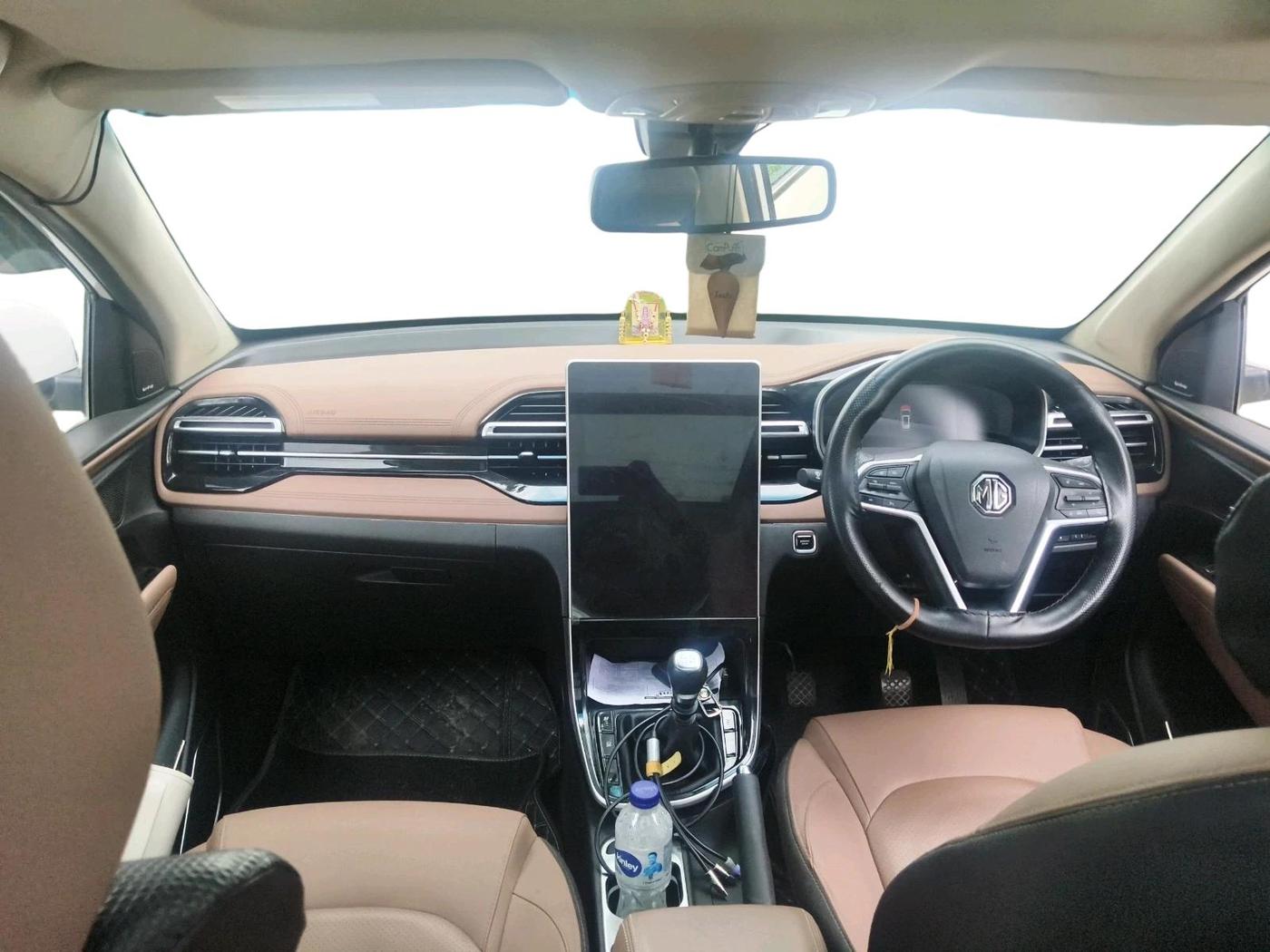 2024 MG HECTOR PLUS SHARP PRO 1.5 TURBO MT 7 STR, Petrol, Manual, 26,454 km, interior