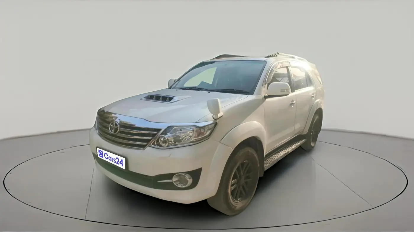 2015 Toyota Fortuner 3.0 4X4 MT, Diesel, Manual, 2,81,347 km, exterior