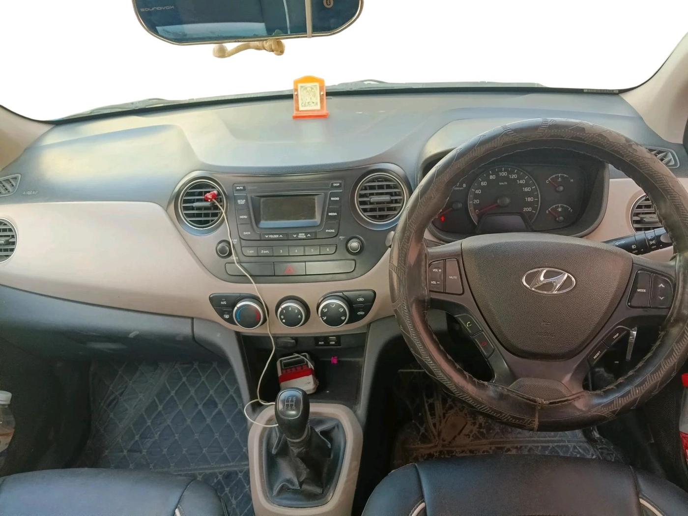 2019 Hyundai Xcent S 1.2, Petrol, Manual, 1,31,313 km, interior