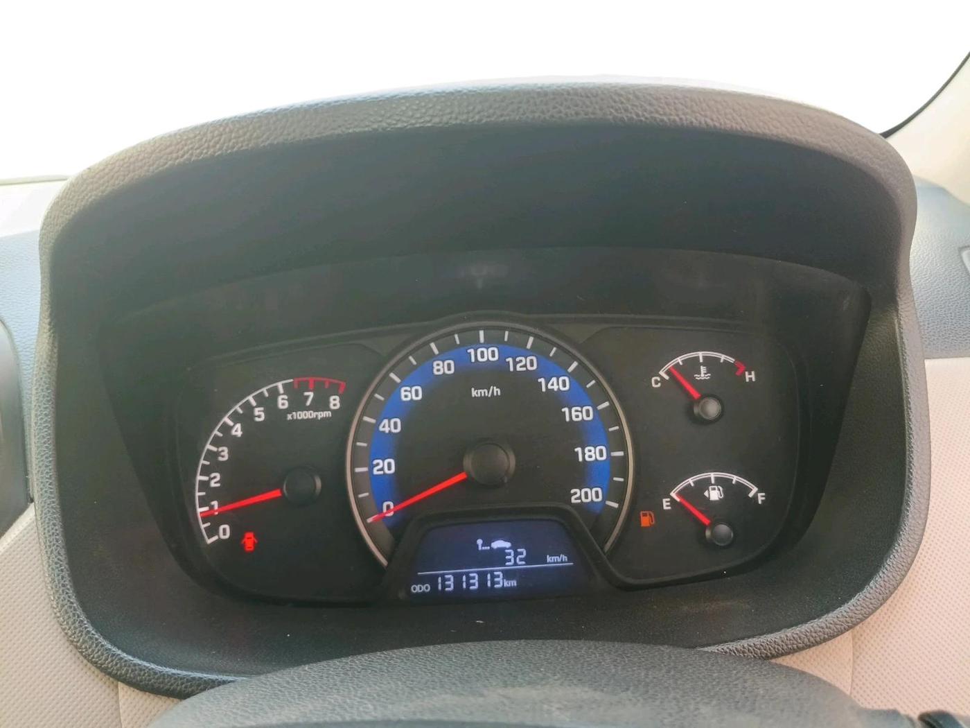 2019 Hyundai Xcent S 1.2, Petrol, Manual, 1,31,313 km, interior