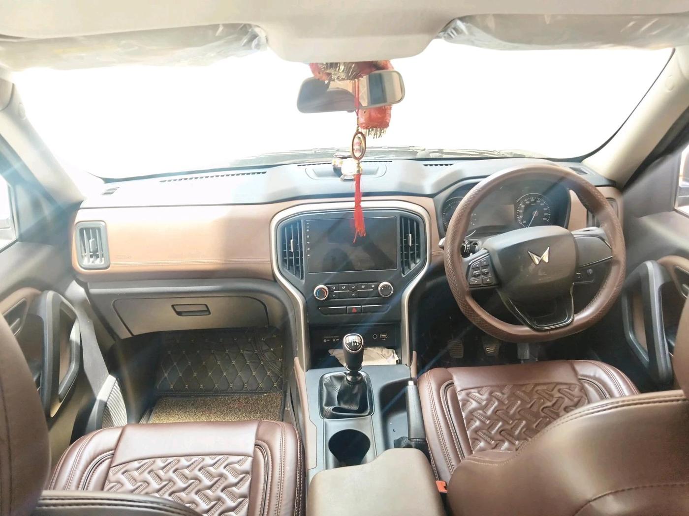2024 Mahindra SCORPIO-N Z2 PETROL MT 7 STR, Petrol, Manual, 12,061 km, interior