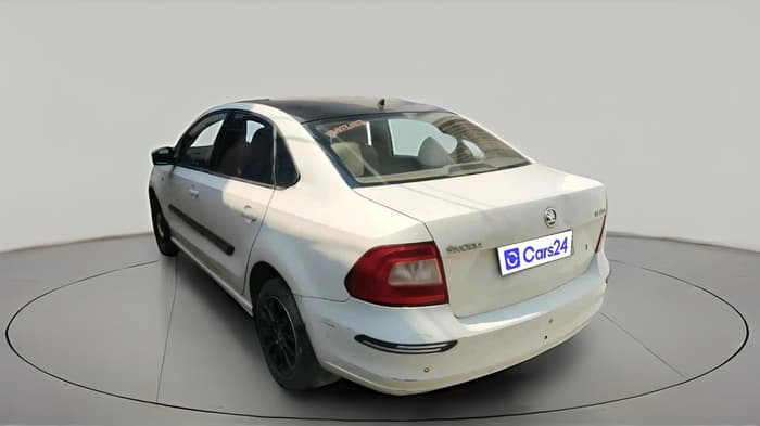 2015 Skoda Rapid ELEGANCE 1.6 TDI CR MT, Diesel, Manual, 2,32,691 km, exterior