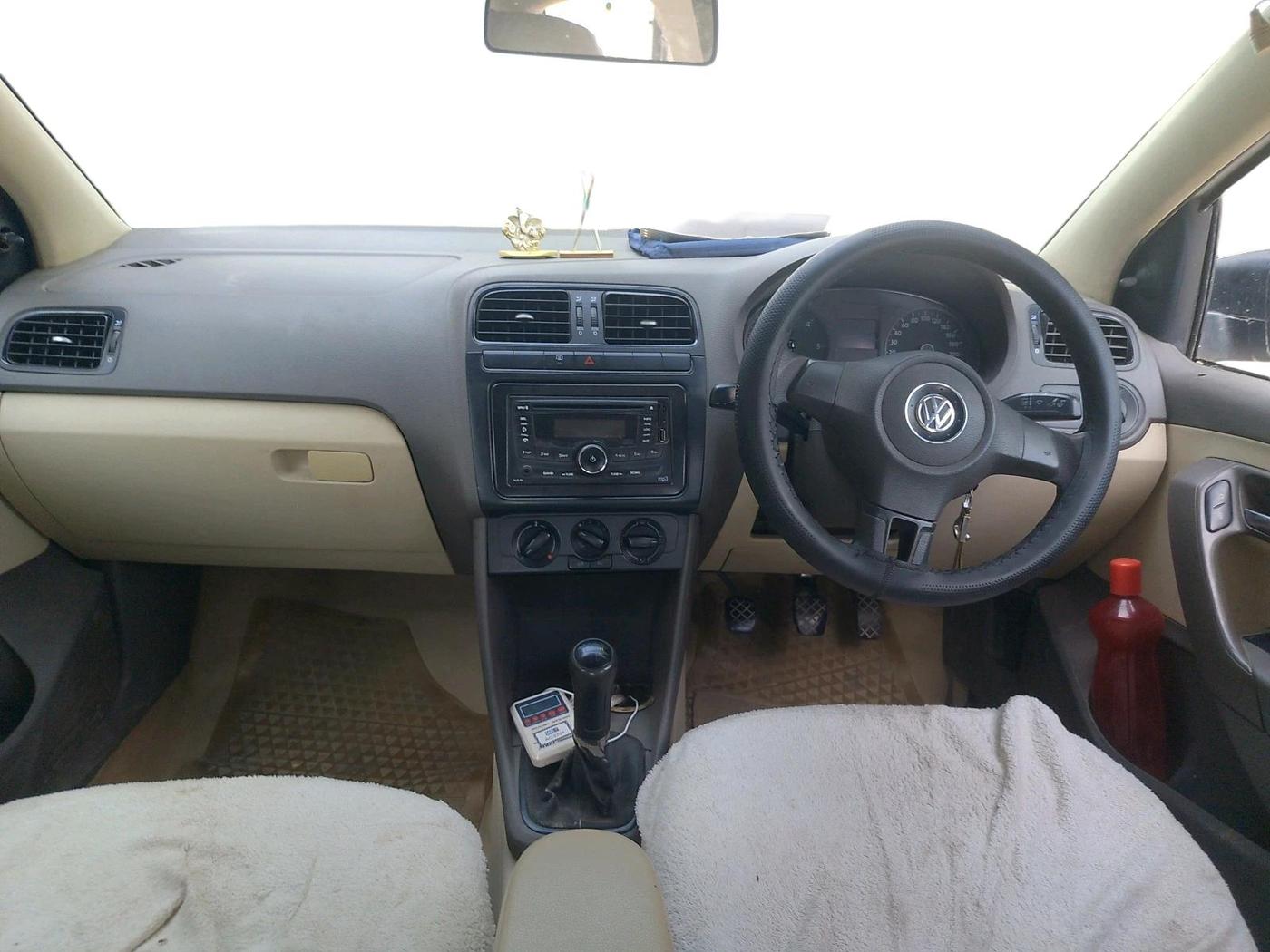 2011 Volkswagen Vento TRENDLINE DIESEL 1.6, Diesel, Manual, 1,02,772 km, interior