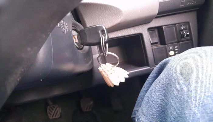 2011 Maruti Wagon R 1.0 LXI, Petrol, Manual, 1,09,340 km, interior