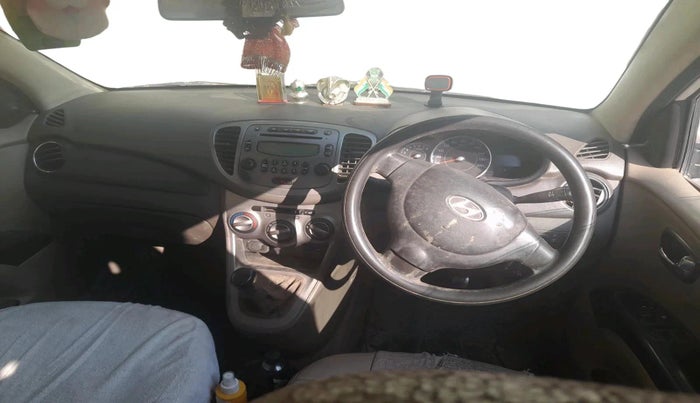 2016 Hyundai i10 SPORTZ 1.1, Petrol, Manual, 3,50,475 km, interior