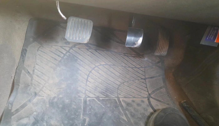 2016 Hyundai i10 SPORTZ 1.1, Petrol, Manual, 3,50,475 km, interior