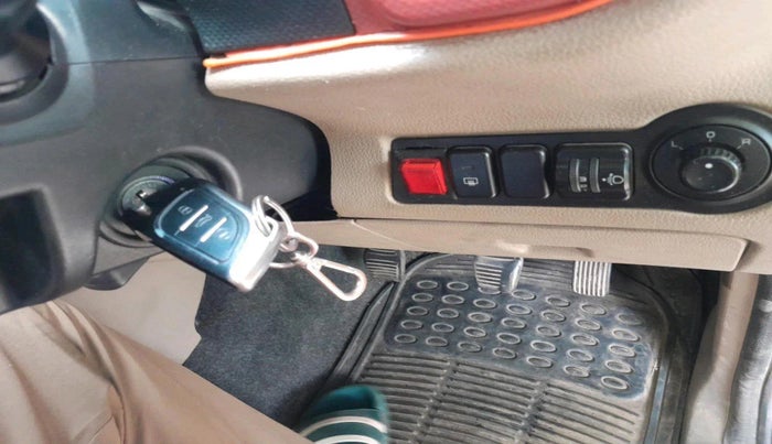 2017 Mahindra TUV300 T6 PLUS, Diesel, Manual, 9,002 km, interior