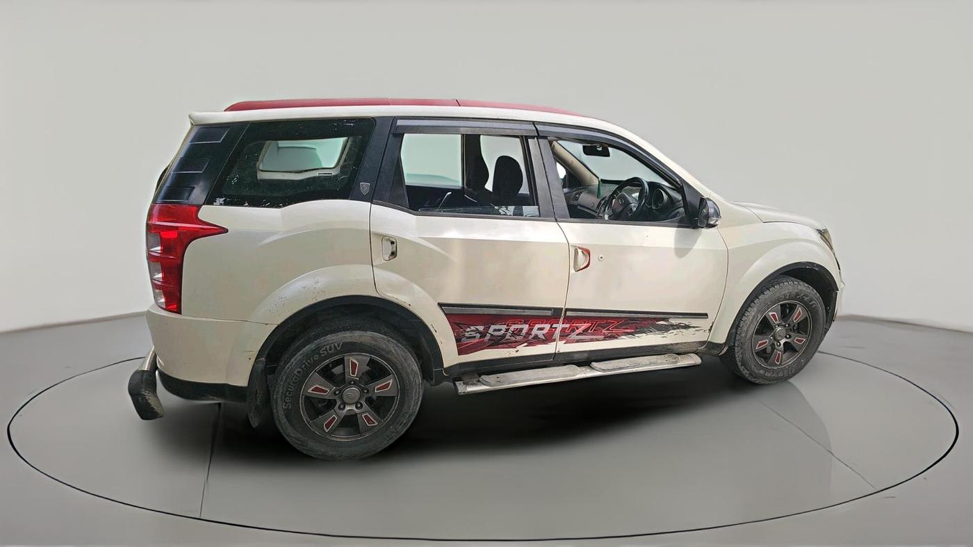 2014 Mahindra XUV500 W8, Diesel, Manual, 2,81,857 km, exterior