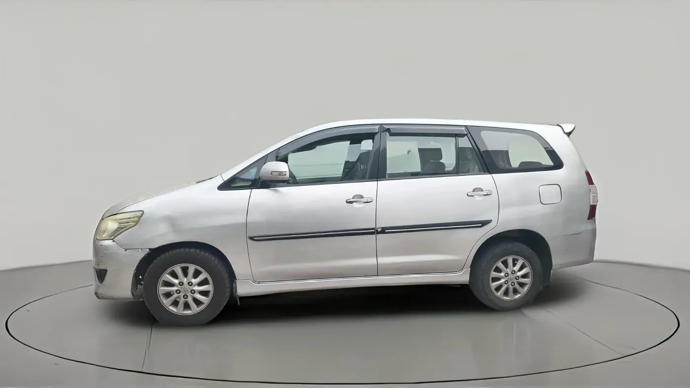 2013 Toyota Innova 2.5 VX 7 STR, Diesel, Manual, 1,36,535 km, exterior