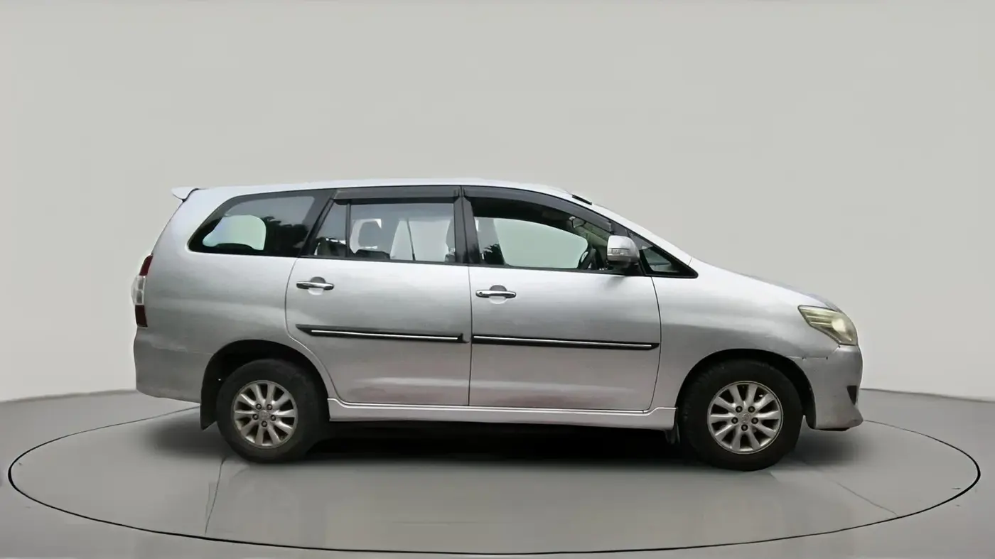 2013 Toyota Innova 2.5 VX 7 STR, Diesel, Manual, 1,36,535 km, exterior