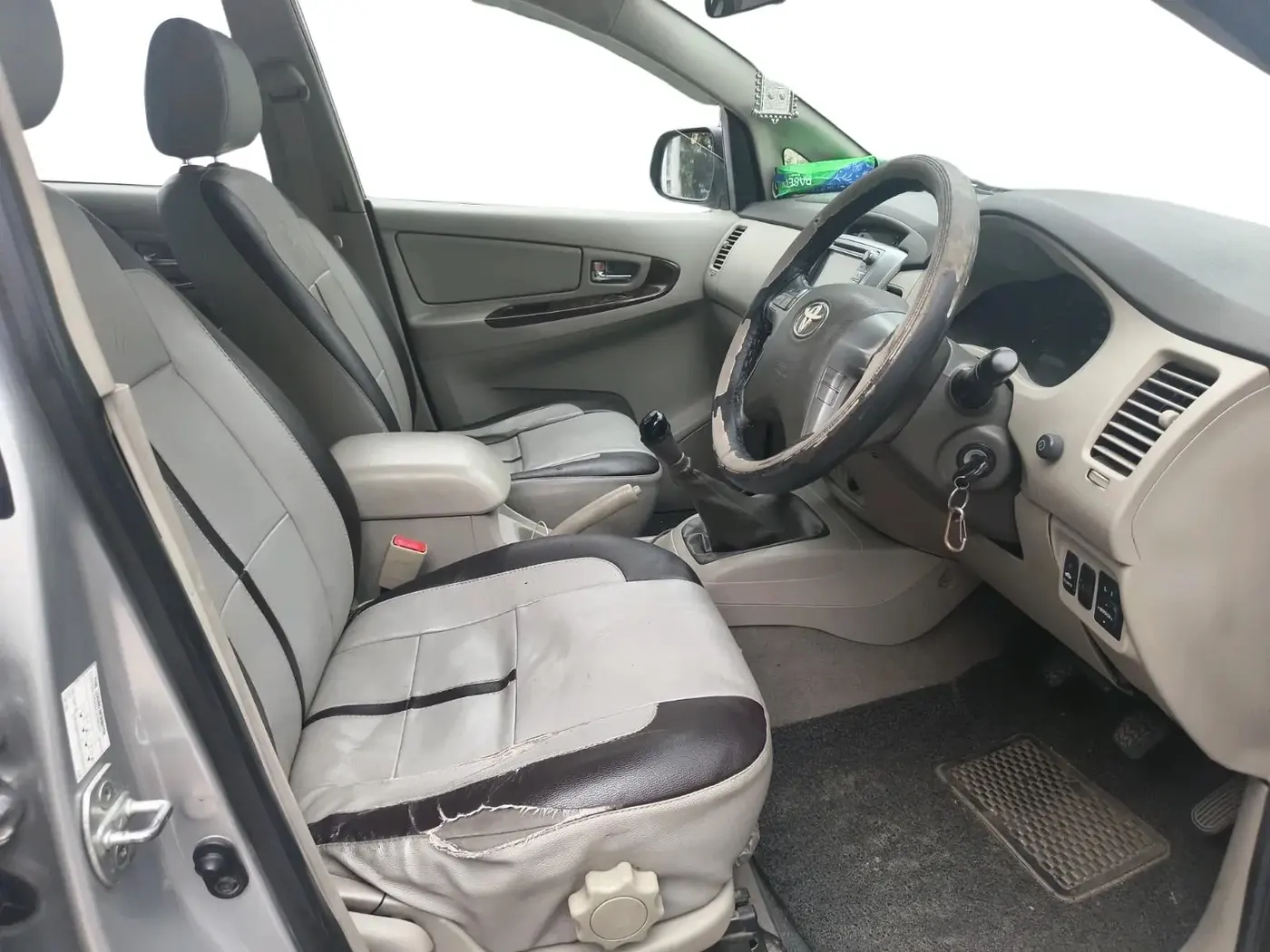 2013 Toyota Innova 2.5 VX 7 STR, Diesel, Manual, 1,36,535 km, interior