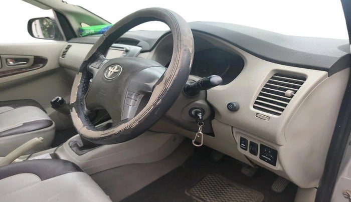 2013 Toyota Innova 2.5 VX 7 STR, Diesel, Manual, 1,36,535 km, interior