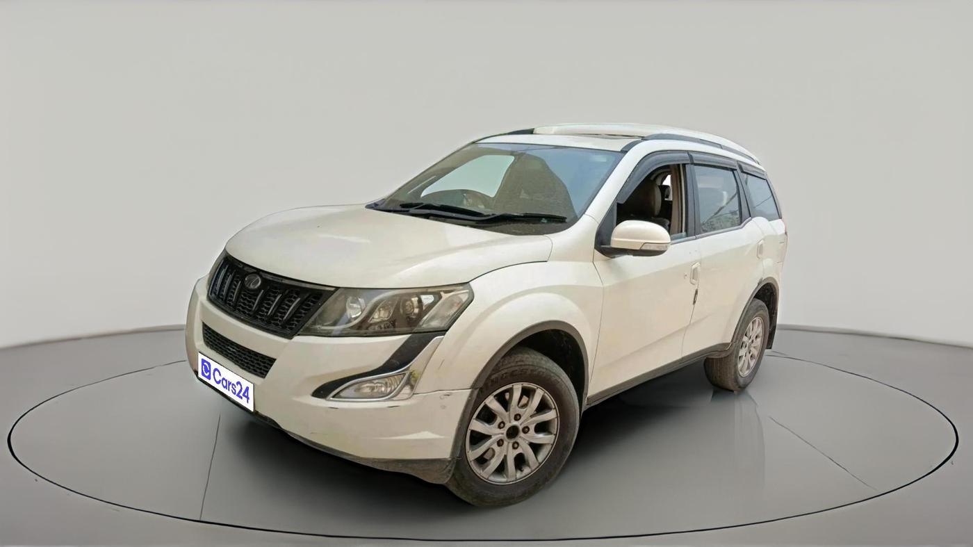 2015 Mahindra XUV500 W10, Diesel, Manual, 2,01,824 km, exterior