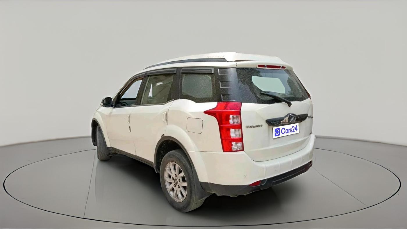 2015 Mahindra XUV500 W10, Diesel, Manual, 2,01,824 km, exterior