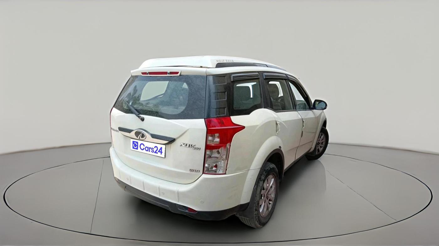 2015 Mahindra XUV500 W10, Diesel, Manual, 2,01,824 km, exterior