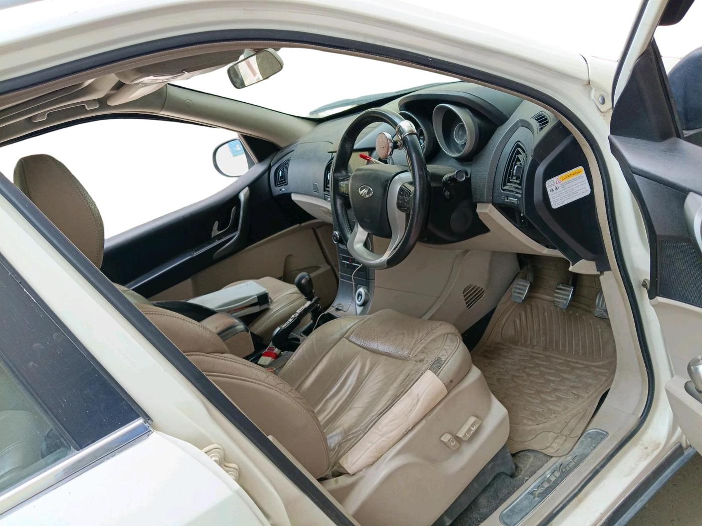 2015 Mahindra XUV500 W10, Diesel, Manual, 2,01,824 km, interior