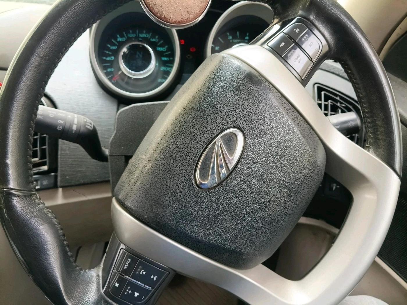 2015 Mahindra XUV500 W10, Diesel, Manual, 2,01,824 km, interior