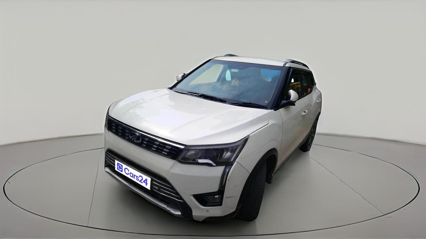 2019 Mahindra XUV300 W8 (O) 1.5 DIESEL AMT, Diesel, Automatic, 1,03,366 km, exterior
