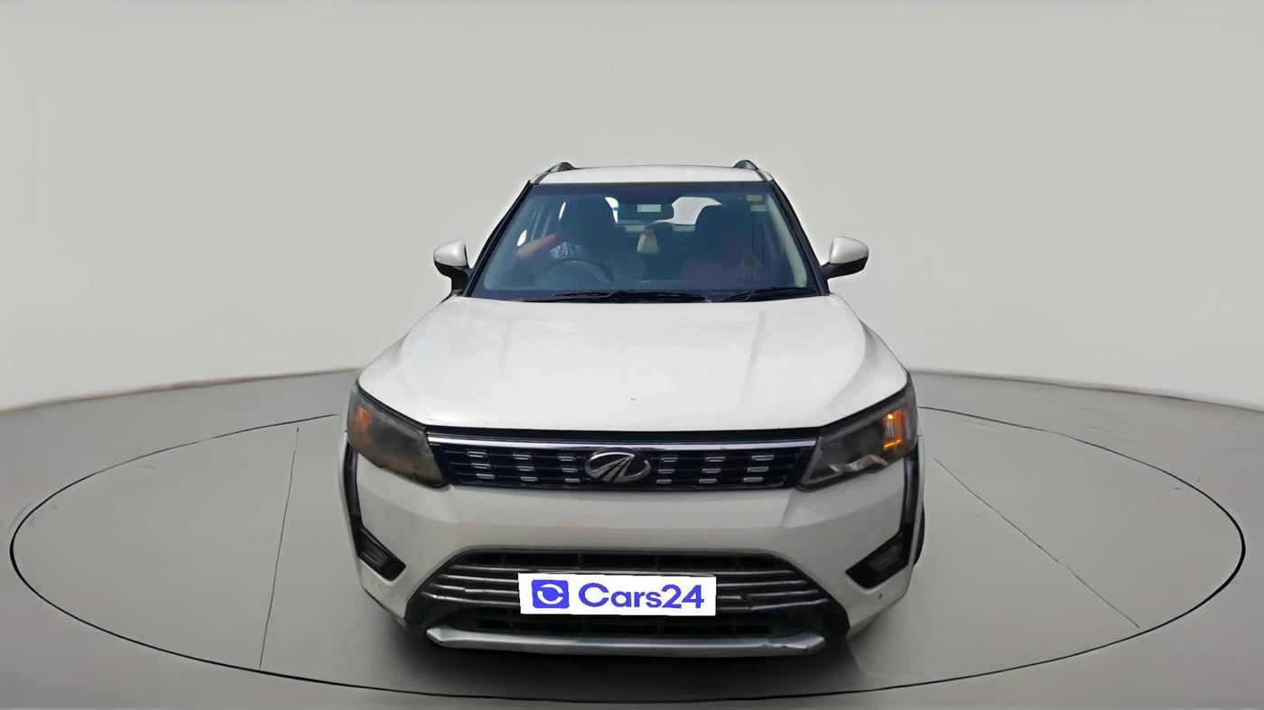 2019 Mahindra XUV300 W8 (O) 1.5 DIESEL AMT, Diesel, Automatic, 1,03,366 km, exterior