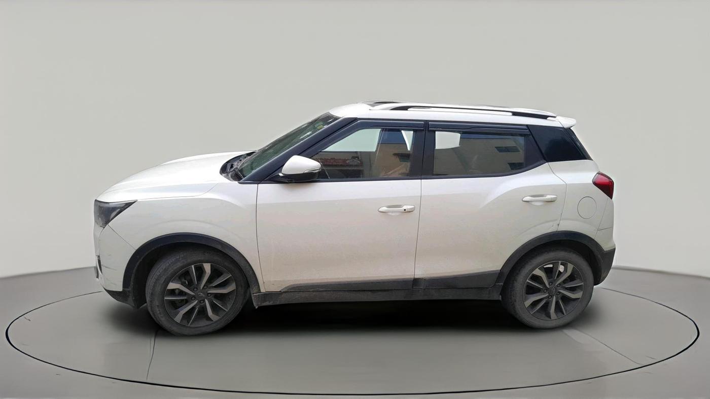 2019 Mahindra XUV300 W8 (O) 1.5 DIESEL AMT, Diesel, Automatic, 1,03,366 km, exterior