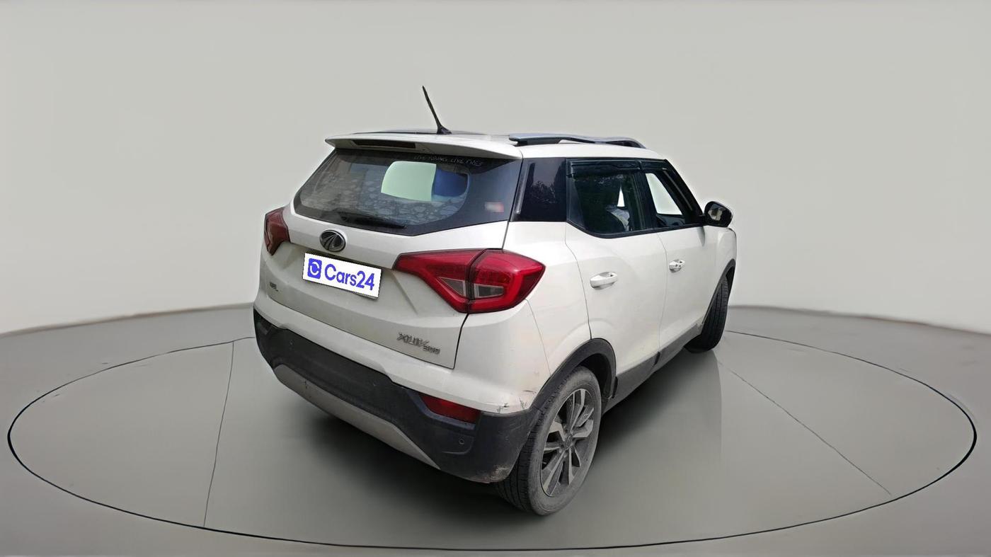2019 Mahindra XUV300 W8 (O) 1.5 DIESEL AMT, Diesel, Automatic, 1,03,366 km, exterior