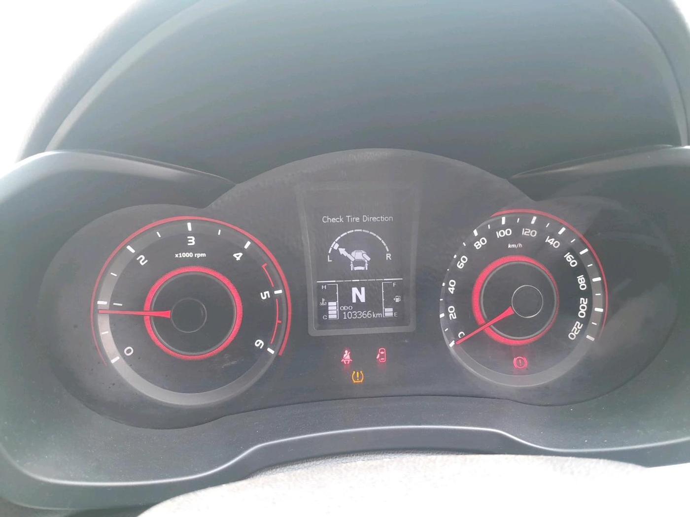 2019 Mahindra XUV300 W8 (O) 1.5 DIESEL AMT, Diesel, Automatic, 1,03,366 km, interior