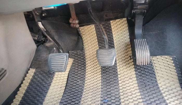 2018 Mahindra XUV500 W6, Diesel, Manual, 1,19,619 km, interior