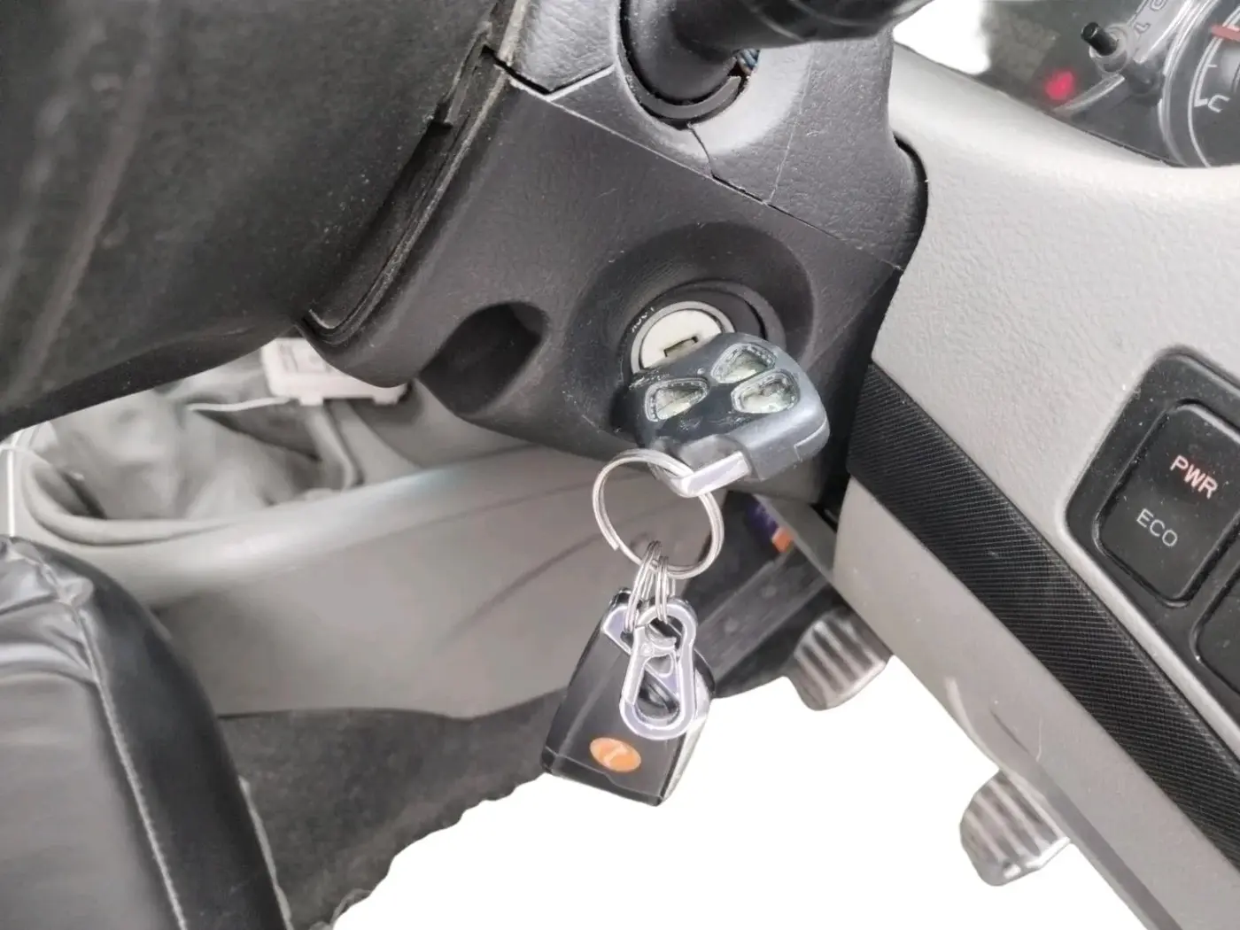 2016 Mahindra NUVOSPORT N8, Diesel, Manual, 1,29,500 km, interior