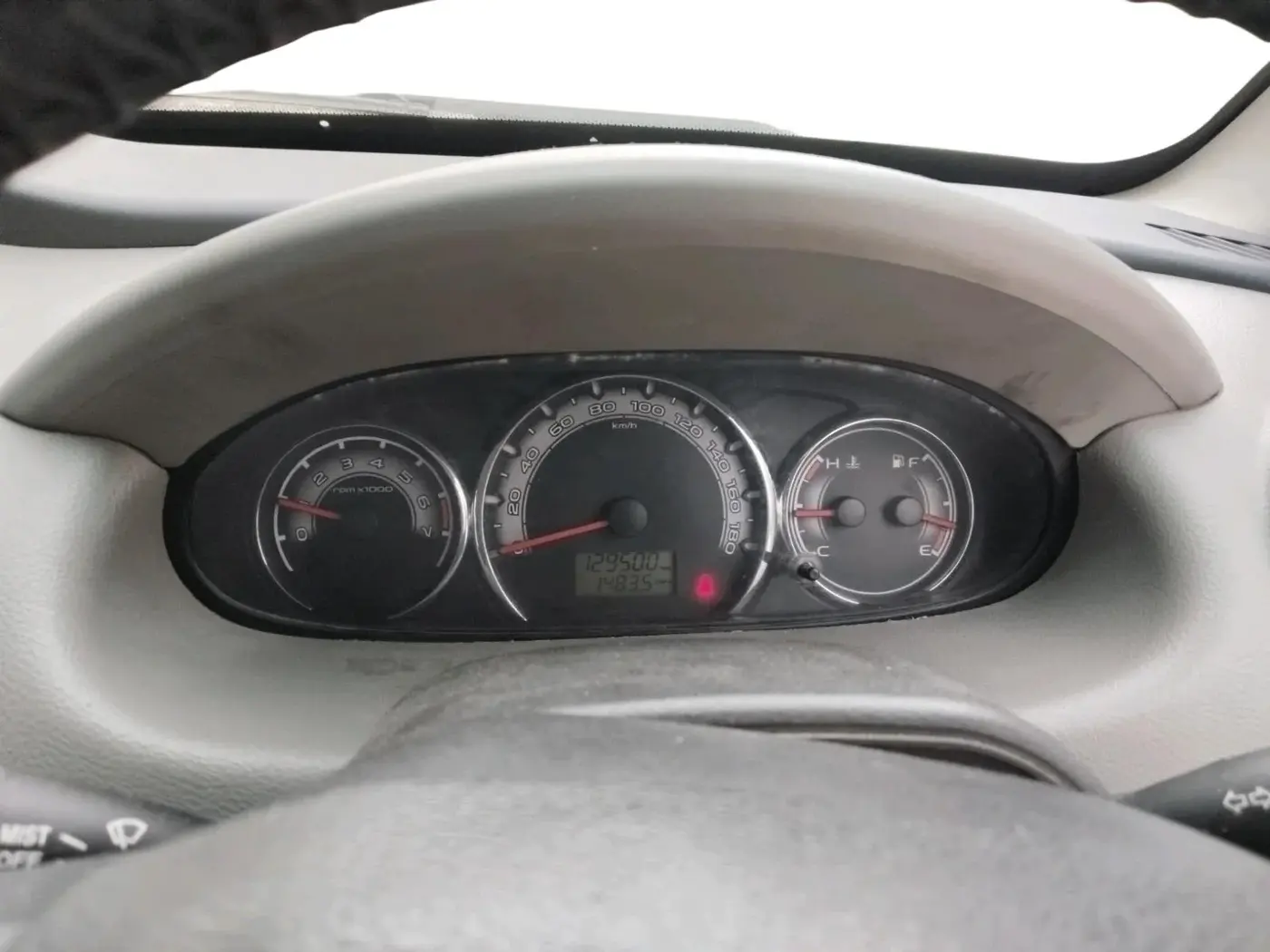 2016 Mahindra NUVOSPORT N8, Diesel, Manual, 1,29,500 km, interior