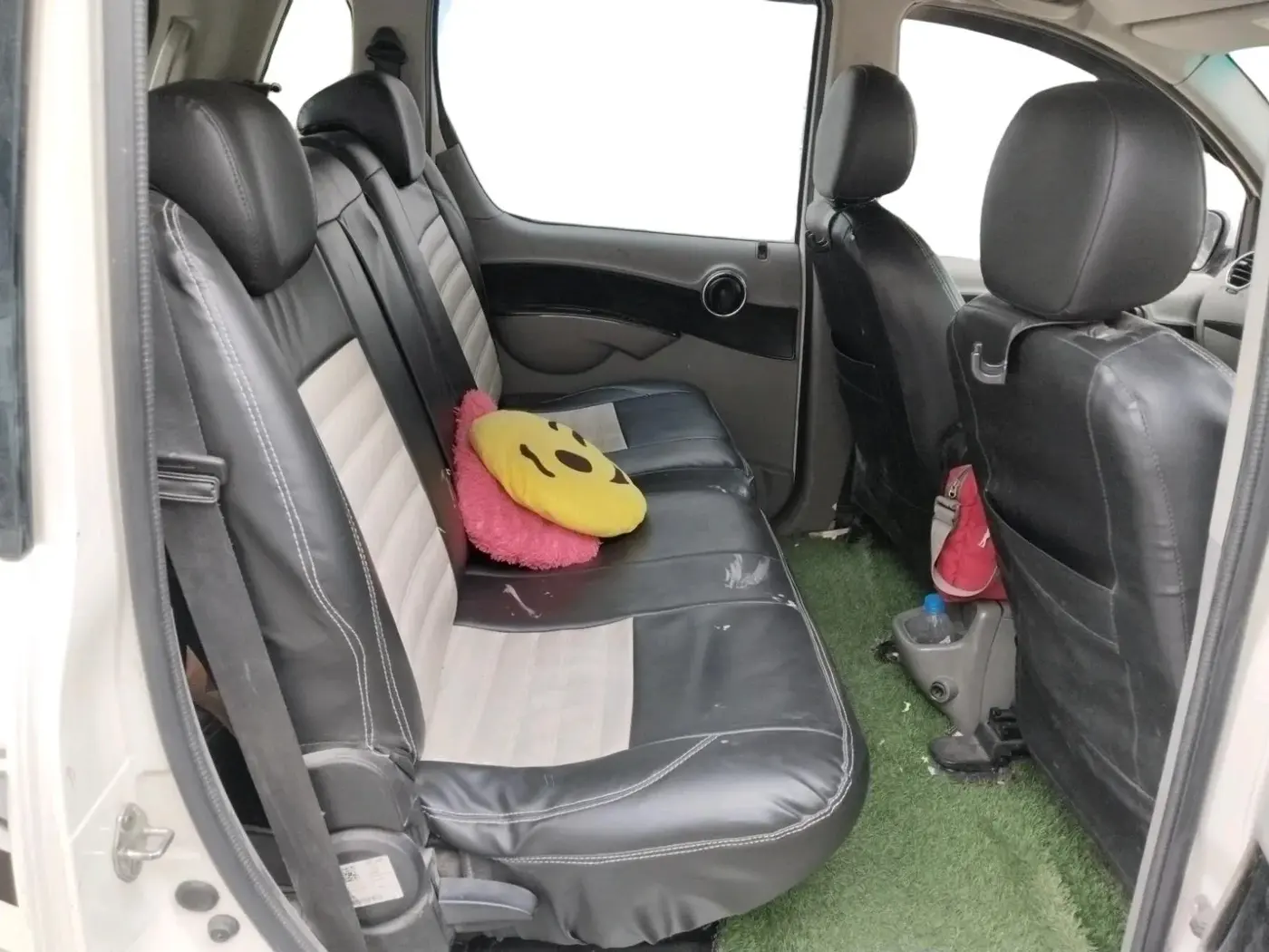 2016 Mahindra NUVOSPORT N8, Diesel, Manual, 1,29,500 km, interior