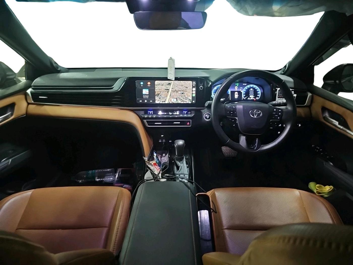 2025 Toyota Camry Hybrid, Hybrid, Automatic, 18,343 km, interior