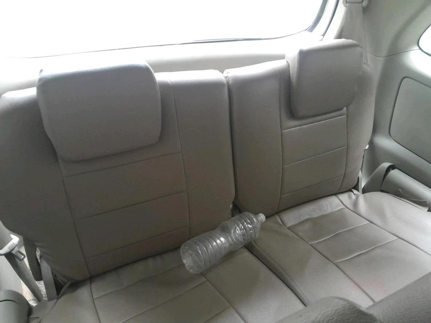 2013 Toyota Innova 2.5 GX 8 STR, Diesel, Manual, 1,90,549 km, interior