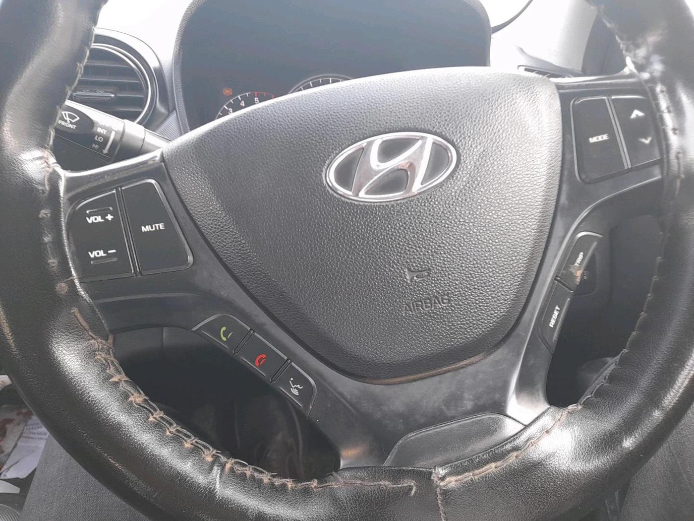 2018 Hyundai Grand i10 SPORTZ U2 1.2 KAPPA CRDI DUAL TONE, Diesel, Manual, 72,126 km, interior