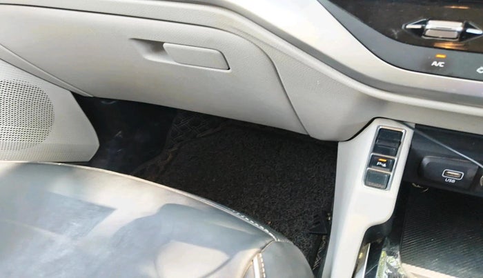 2024 KIA CARENS Prestige (O) 1.5 Petrol 7 STR, Petrol, Manual, 12,613 km, interior