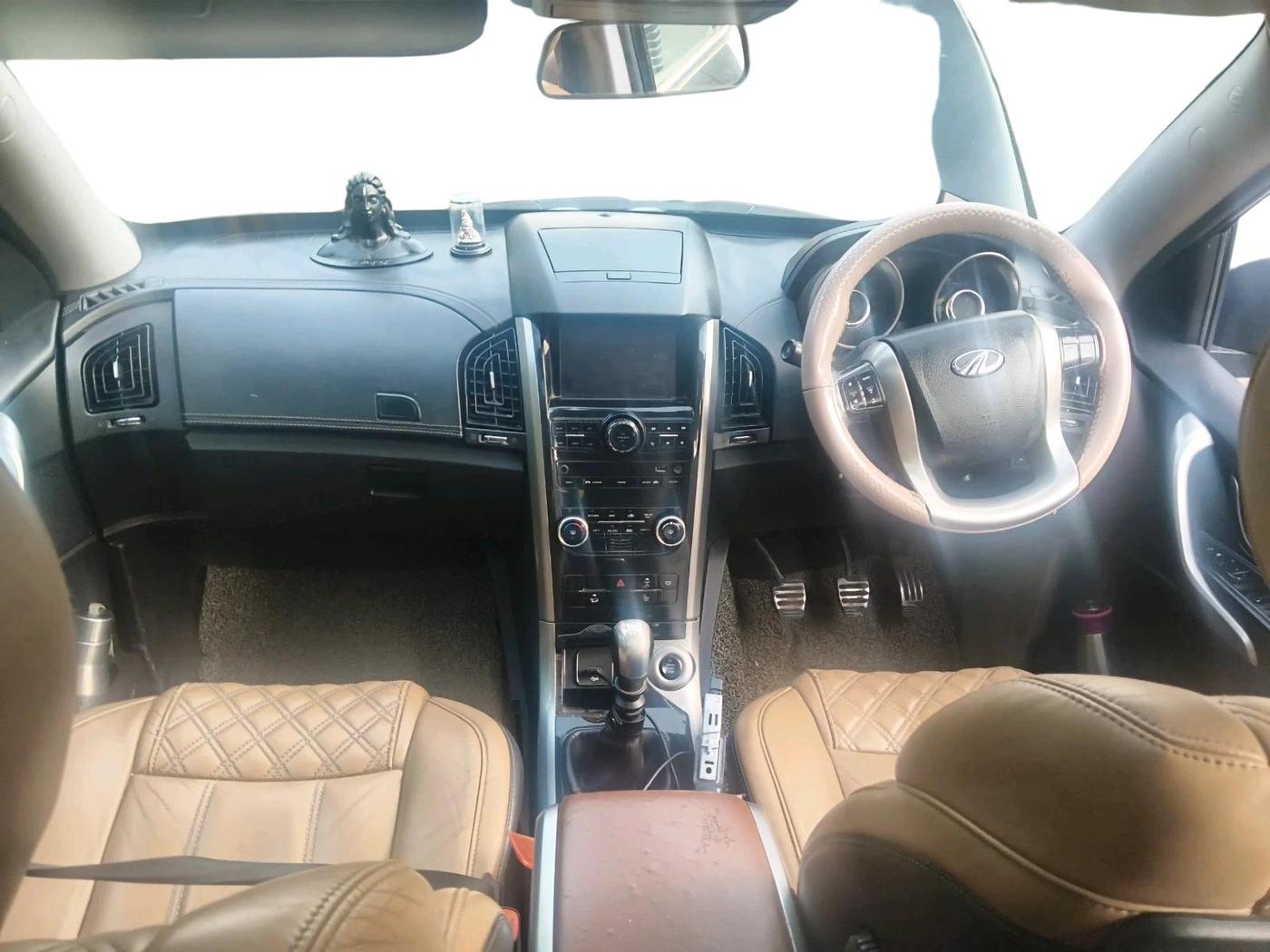 2020 Mahindra XUV500 W11, Diesel, Manual, 94,976 km, interior