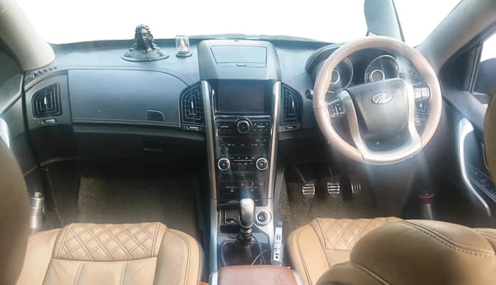 2020 Mahindra XUV500 W11, Diesel, Manual, 94,976 km, interior