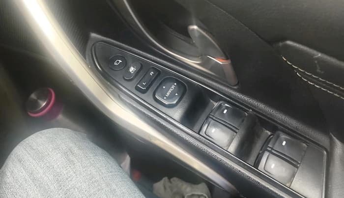 2020 Mahindra XUV500 W11, Diesel, Manual, 94,976 km, interior