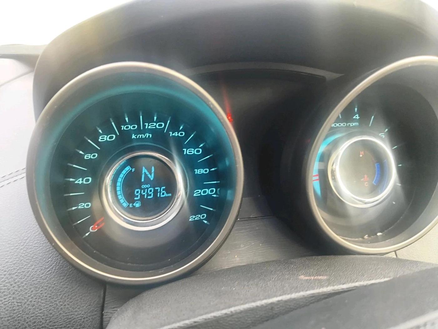 2020 Mahindra XUV500 W11, Diesel, Manual, 94,976 km, interior