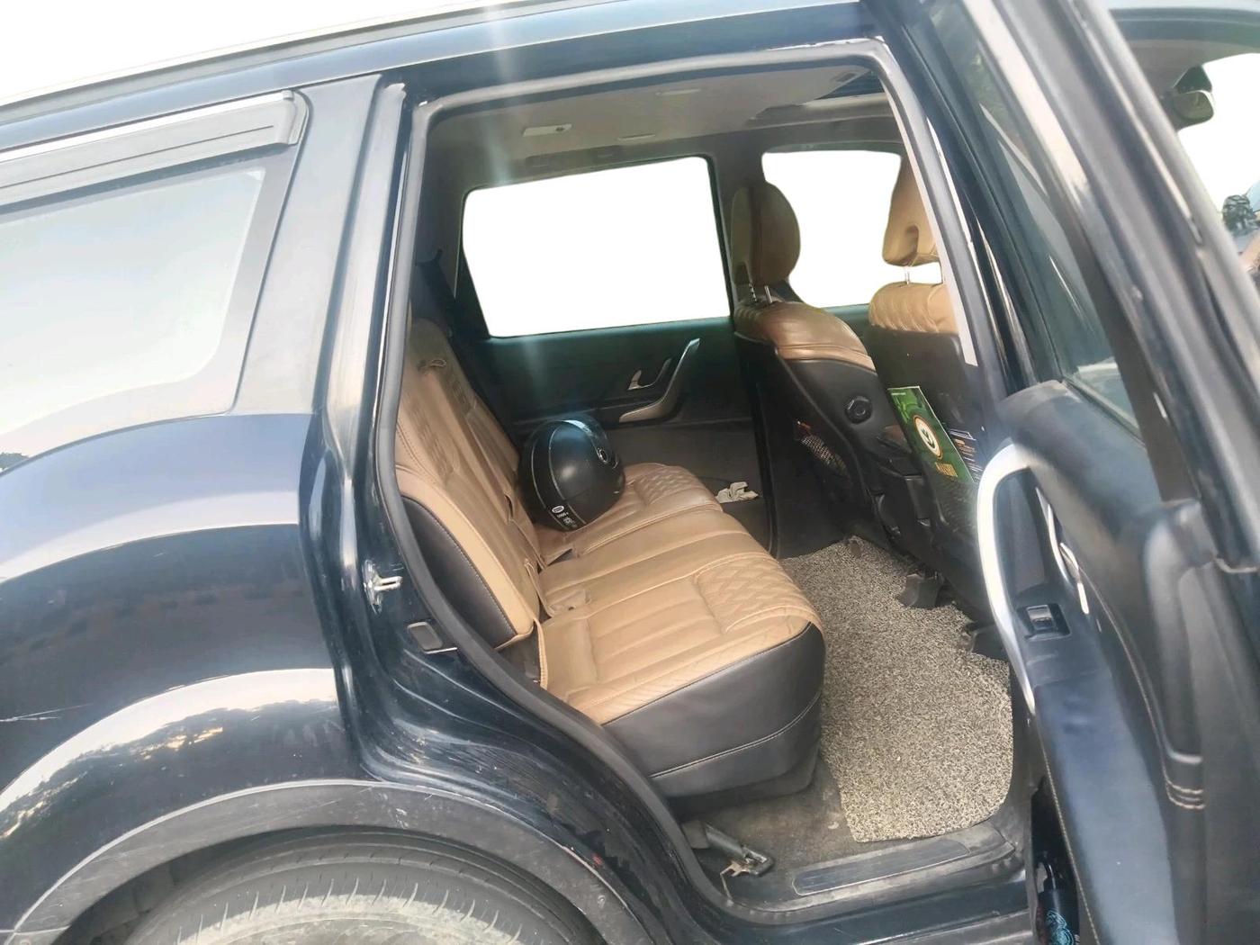 2020 Mahindra XUV500 W11, Diesel, Manual, 94,976 km, interior