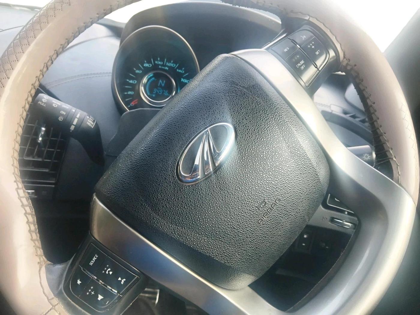 2020 Mahindra XUV500 W11, Diesel, Manual, 94,976 km, interior