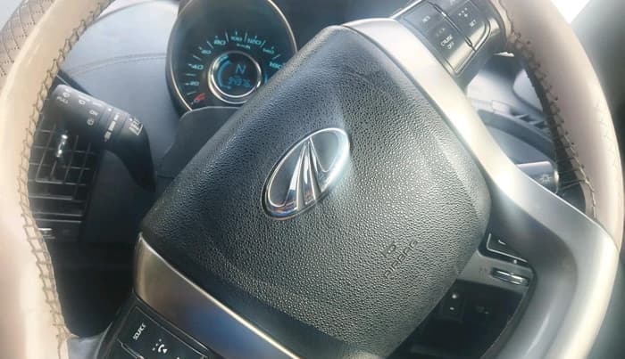 2020 Mahindra XUV500 W11, Diesel, Manual, 94,976 km, interior