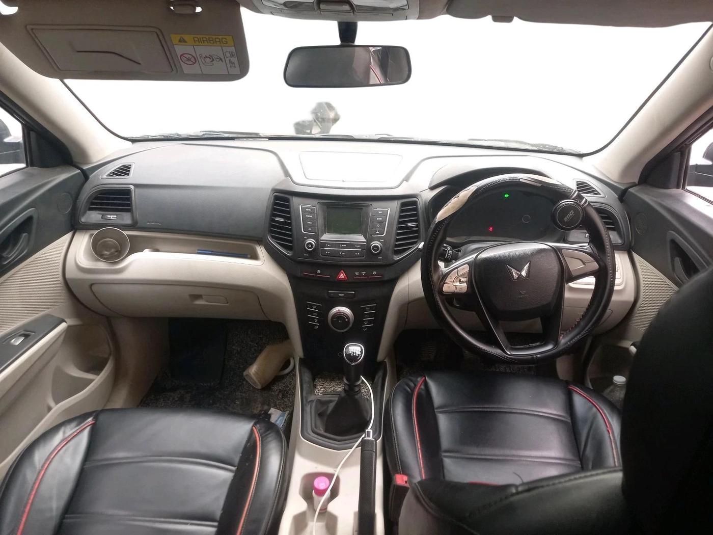 2022 Mahindra XUV300 W6 1.5 Diesel, Diesel, Manual, 53,158 km, interior