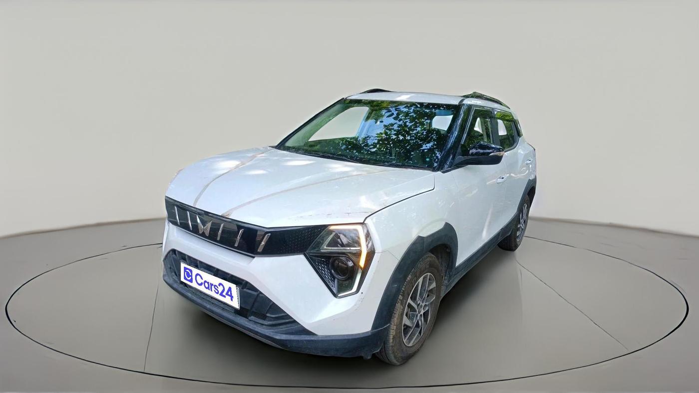 2024 Mahindra XUV 3XO AX5 1.2 L TCMPFi, Petrol, Manual, 6,964 km, exterior
