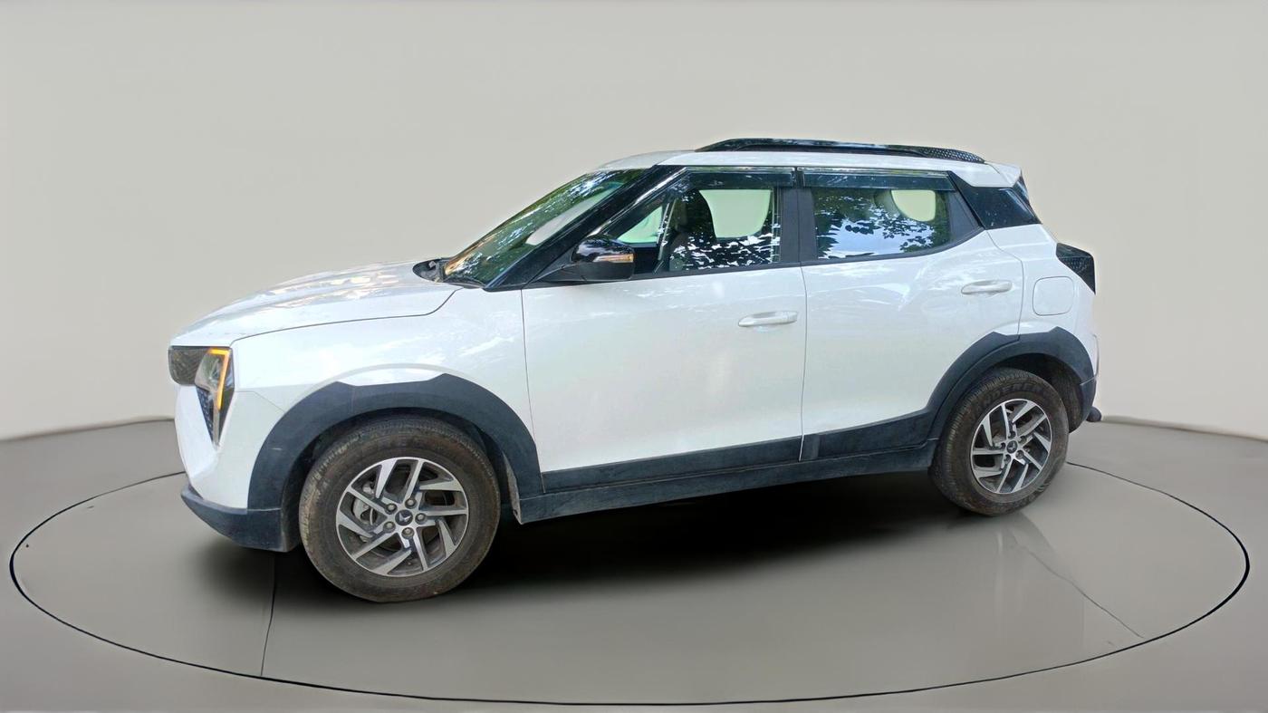 2024 Mahindra XUV 3XO AX5 1.2 L TCMPFi, Petrol, Manual, 6,964 km, exterior