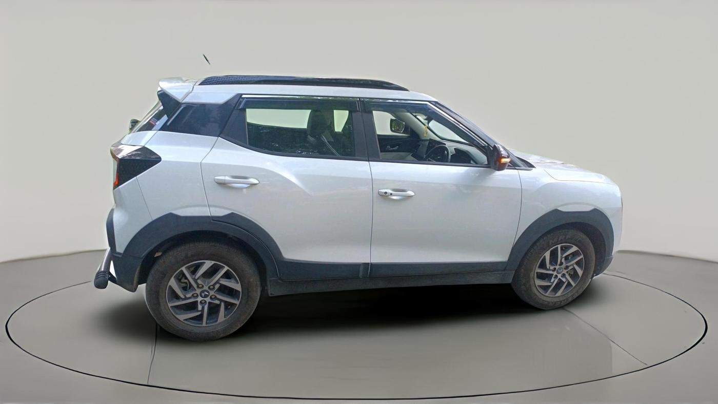 2024 Mahindra XUV 3XO AX5 1.2 L TCMPFi, Petrol, Manual, 6,964 km, exterior
