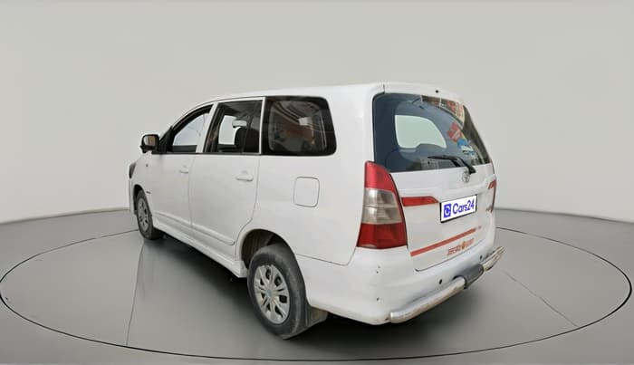 2014 Toyota Innova 2.5 GX 7 STR, Diesel, Manual, 1,44,223 km, exterior