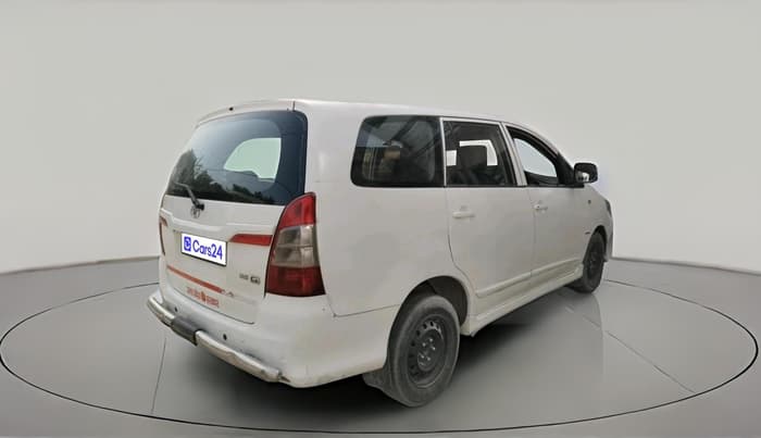 2014 Toyota Innova 2.5 GX 7 STR, Diesel, Manual, 1,44,223 km, exterior