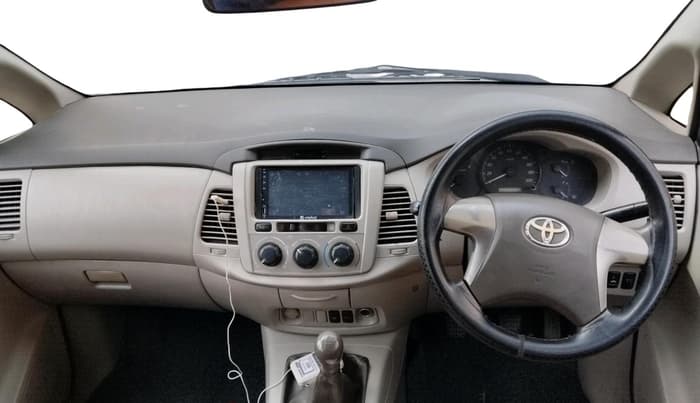 2014 Toyota Innova 2.5 GX 7 STR, Diesel, Manual, 1,44,223 km, interior