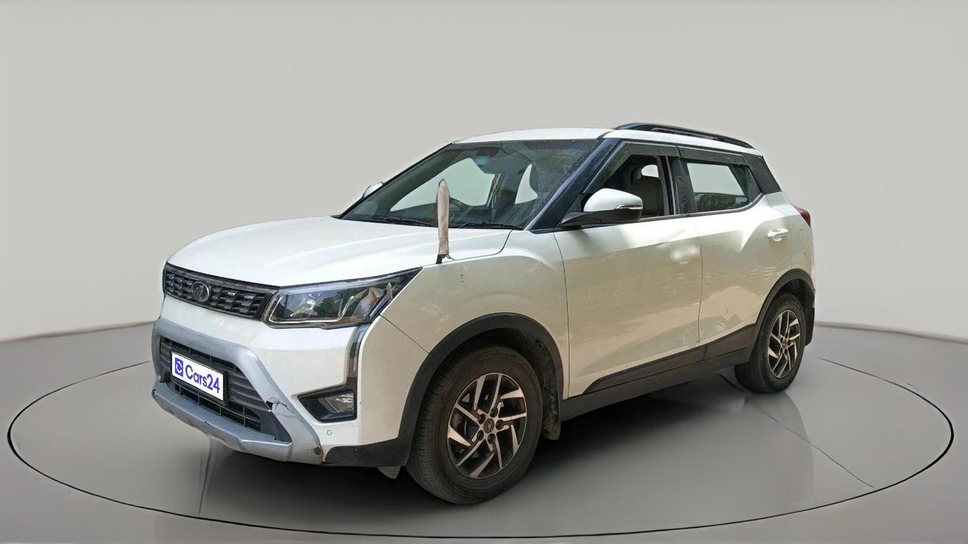 2022 Mahindra XUV300 W8 (O) 1.5 DIESEL, Diesel, Manual, 1,15,656 km, exterior
