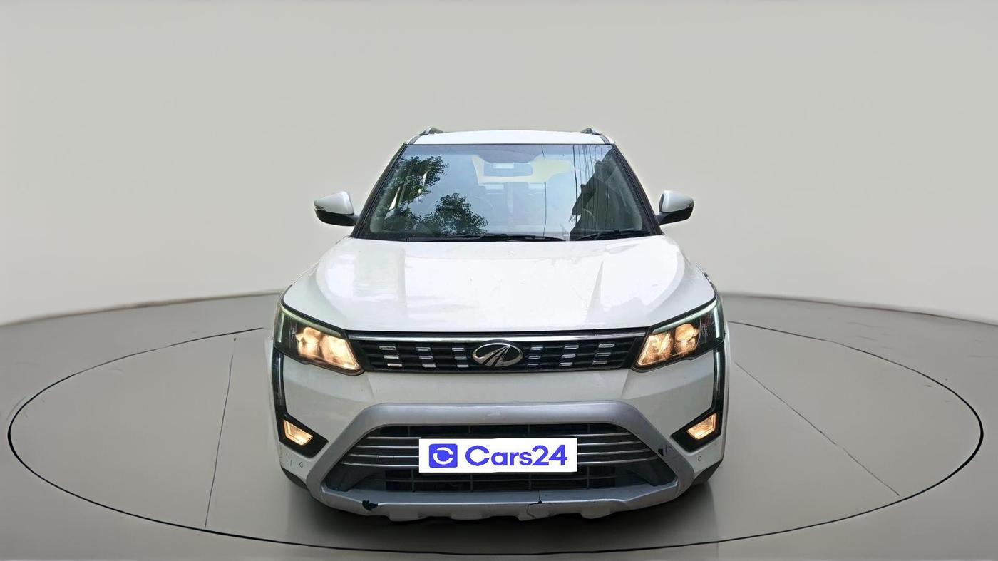 2022 Mahindra XUV300 W8 (O) 1.5 DIESEL, Diesel, Manual, 1,15,656 km, exterior